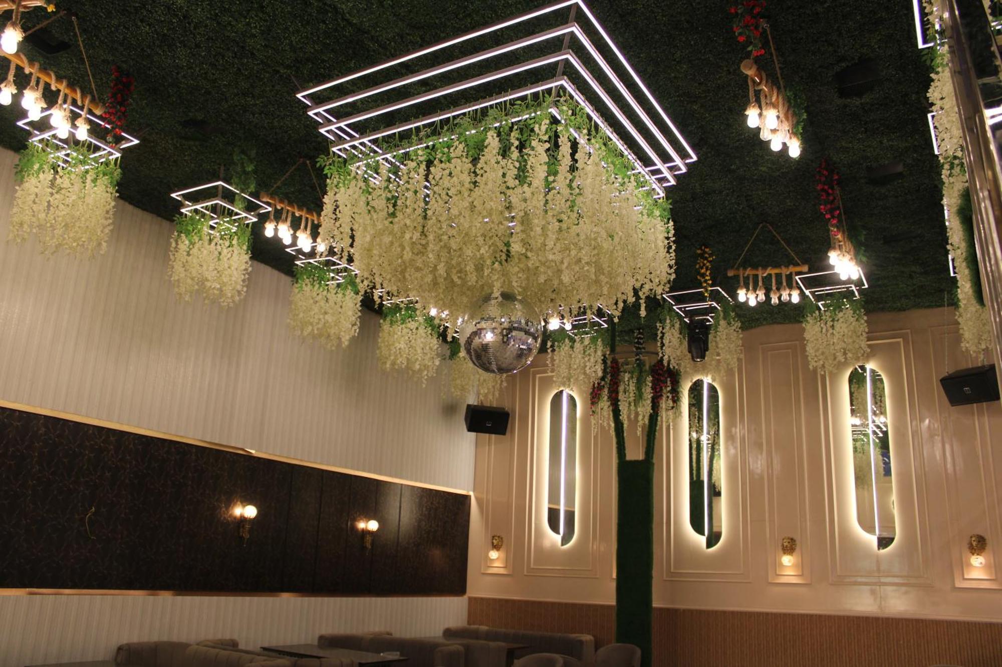 Hotel Gold Stone Kanpur Exteriör bild