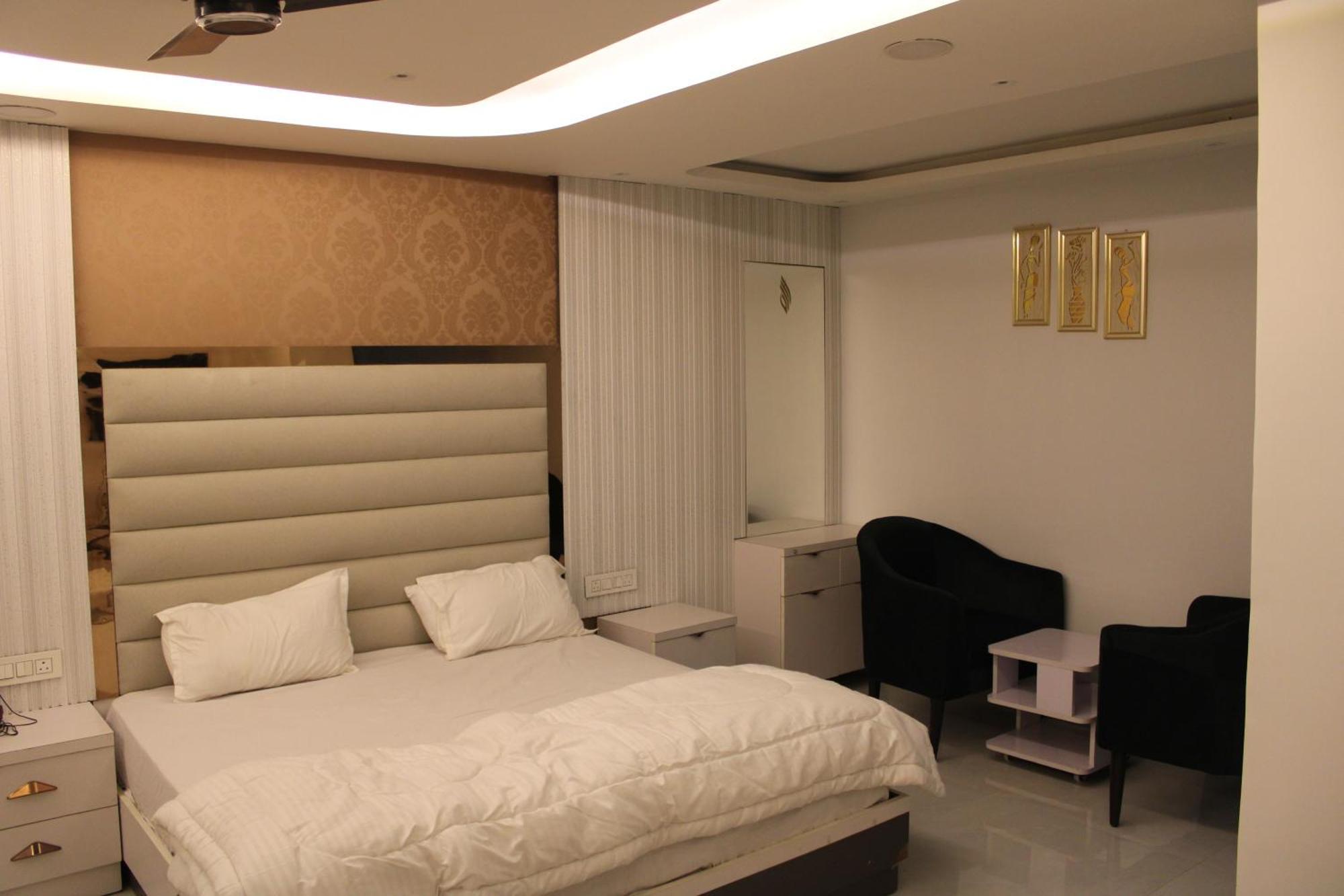 Hotel Gold Stone Kanpur Exteriör bild